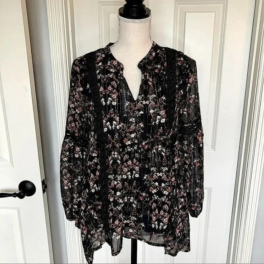 𝅺Blu Pepper black eyelet‎ long sleeve blouse Small